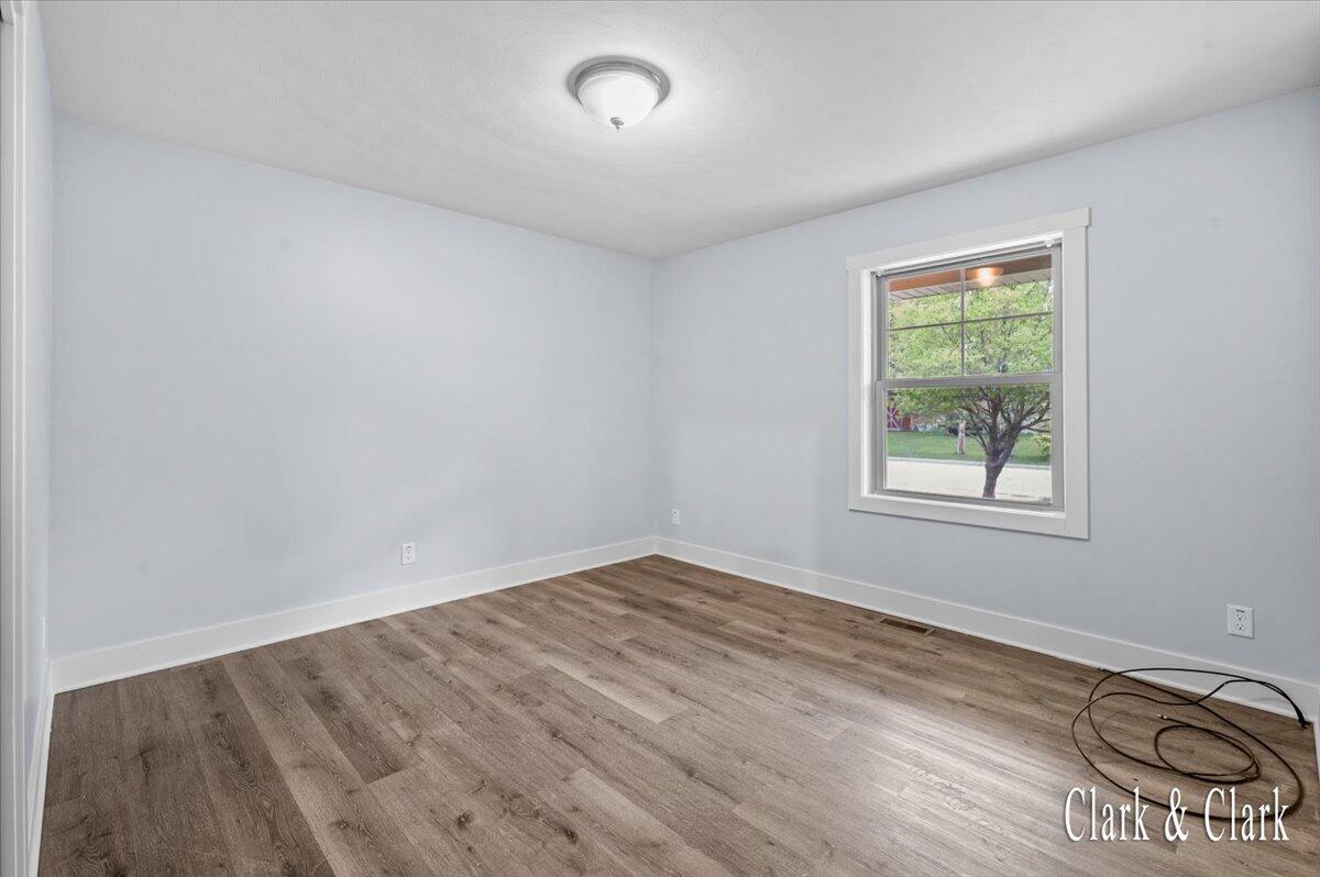 6 N Park Street NE