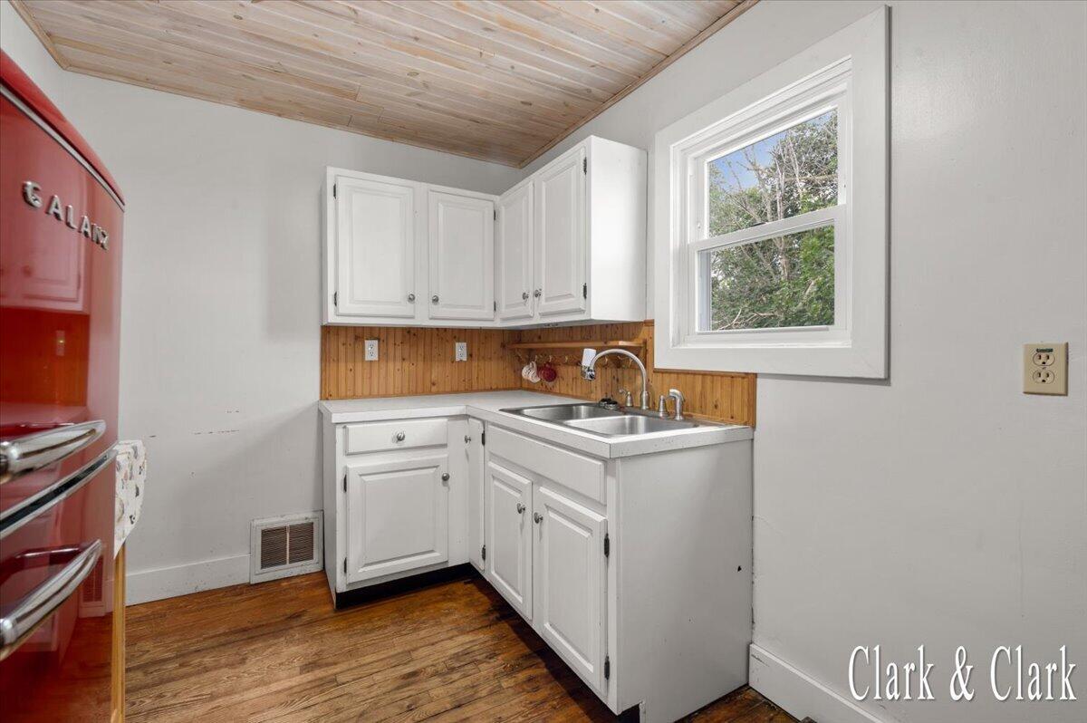 507 Quarterline Street