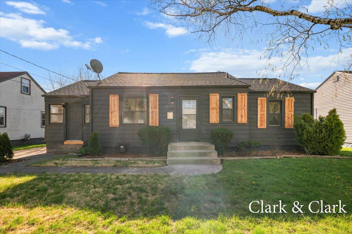 2909 Sharon Avenue SW