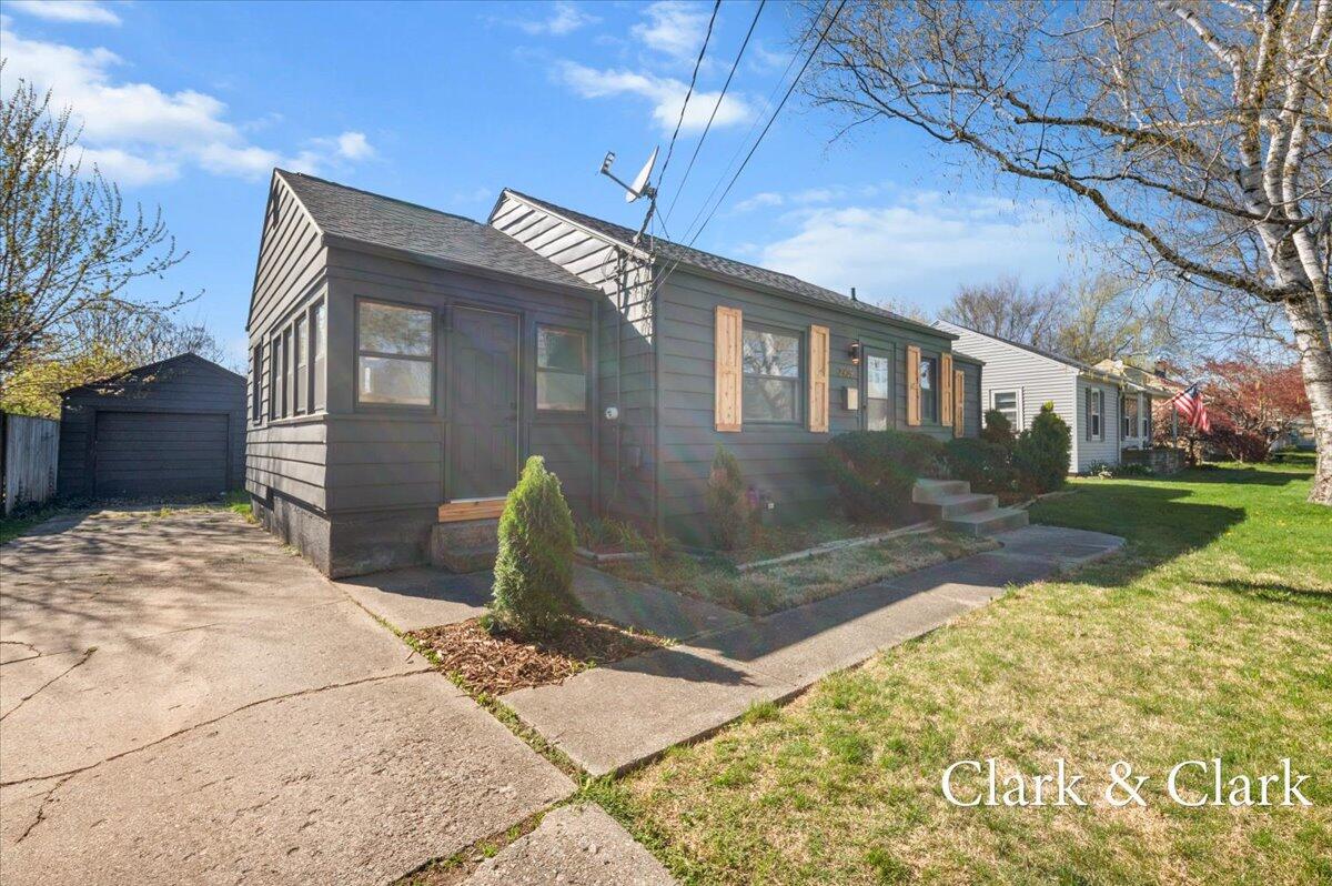 2909 Sharon Avenue SW
