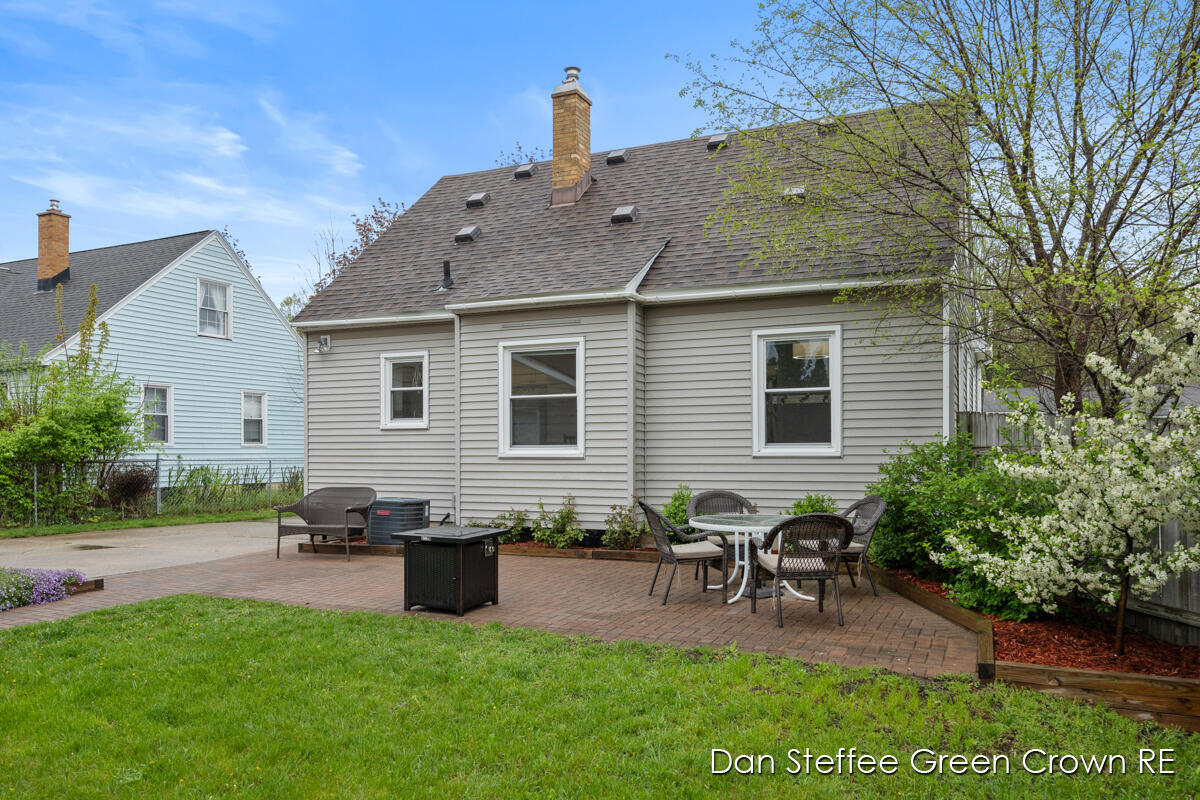 1254 Oaklawn Street NE