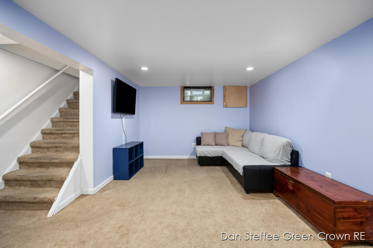 1254 Oaklawn Street NE