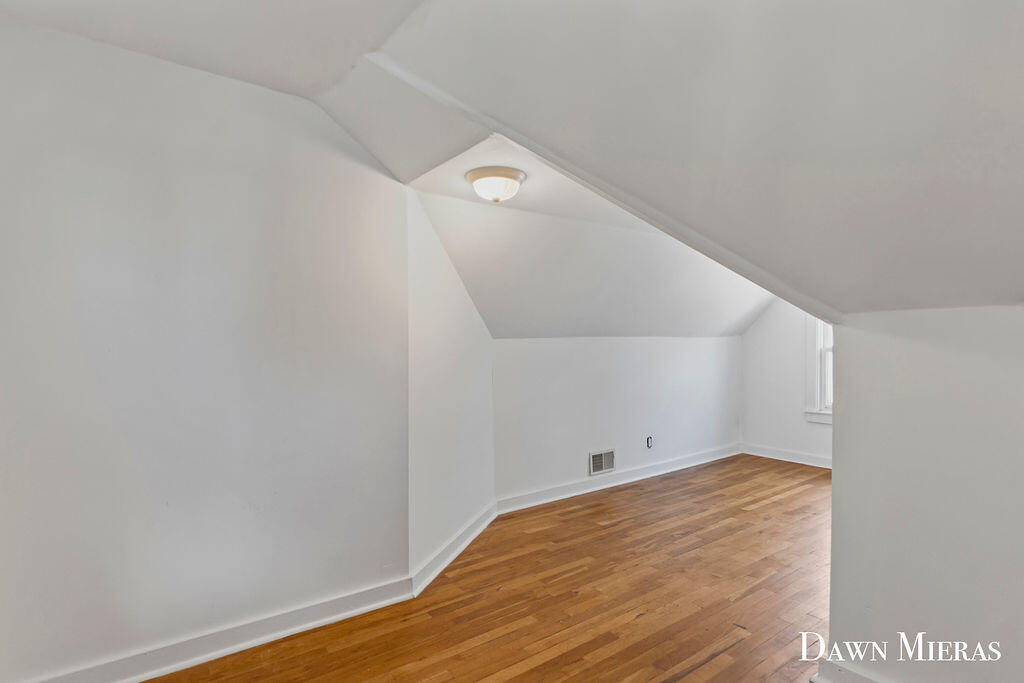 1143 Kelsey Street NE