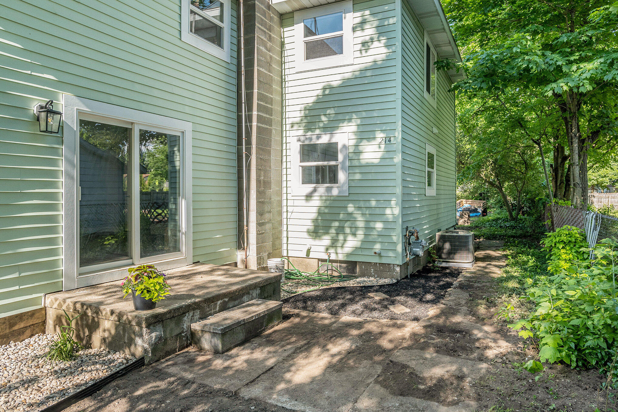 214 Lincoln Street
