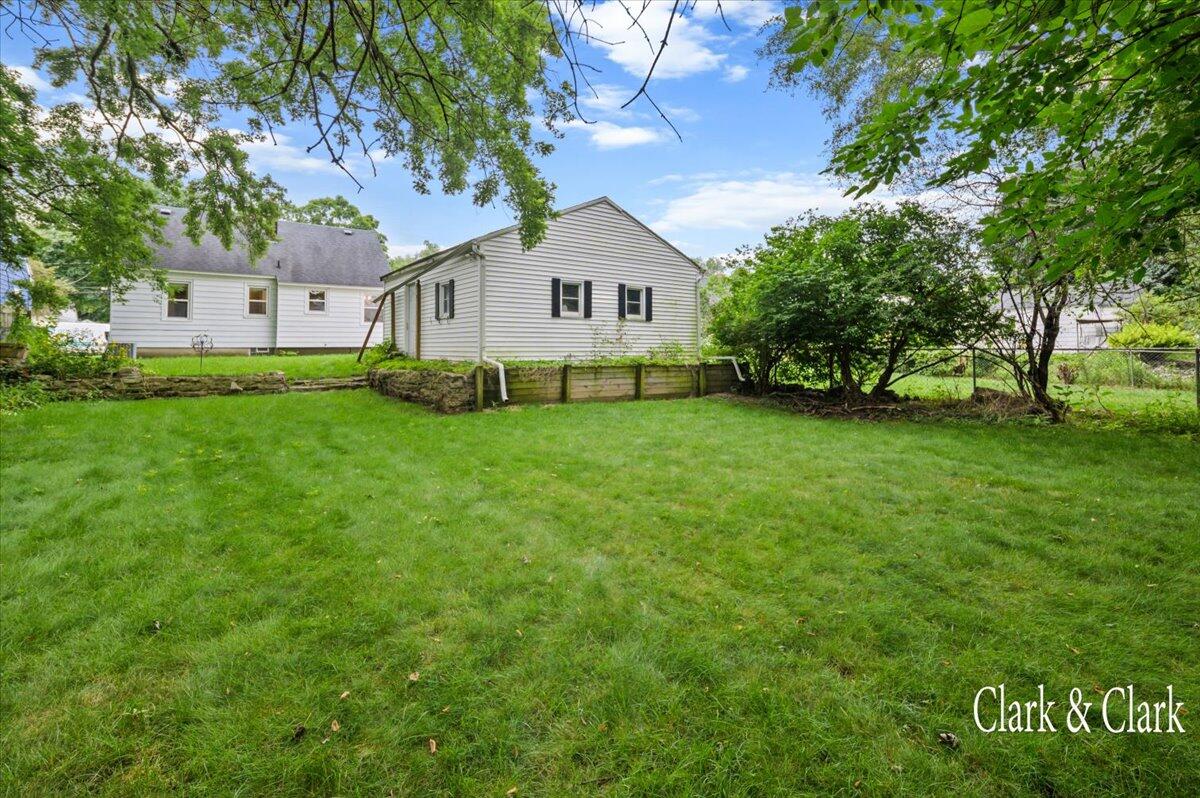 339 Eola Street SE