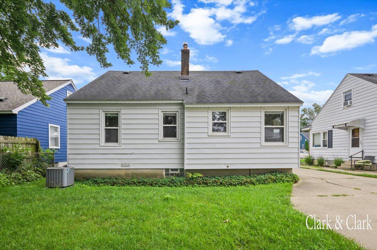 339 Eola Street SE