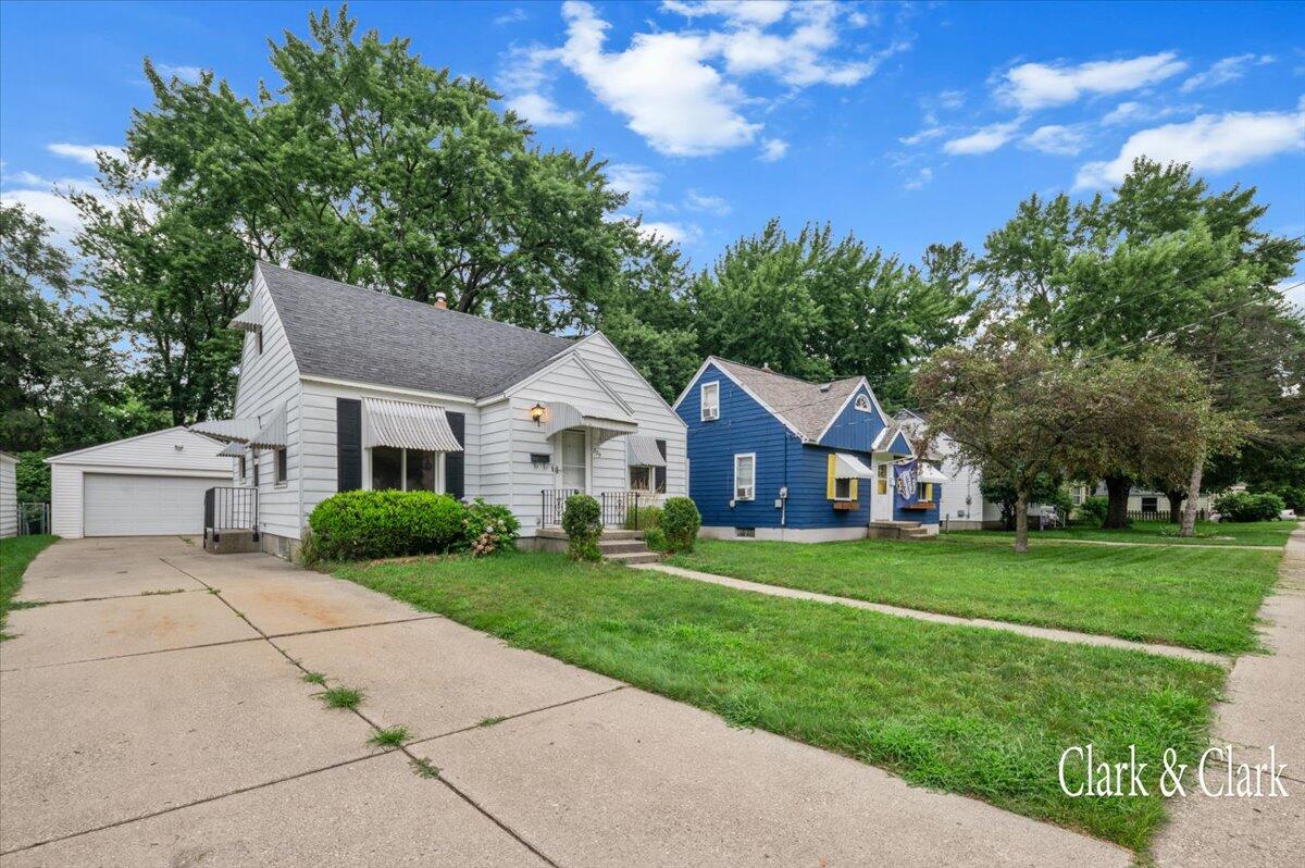 339 Eola Street SE