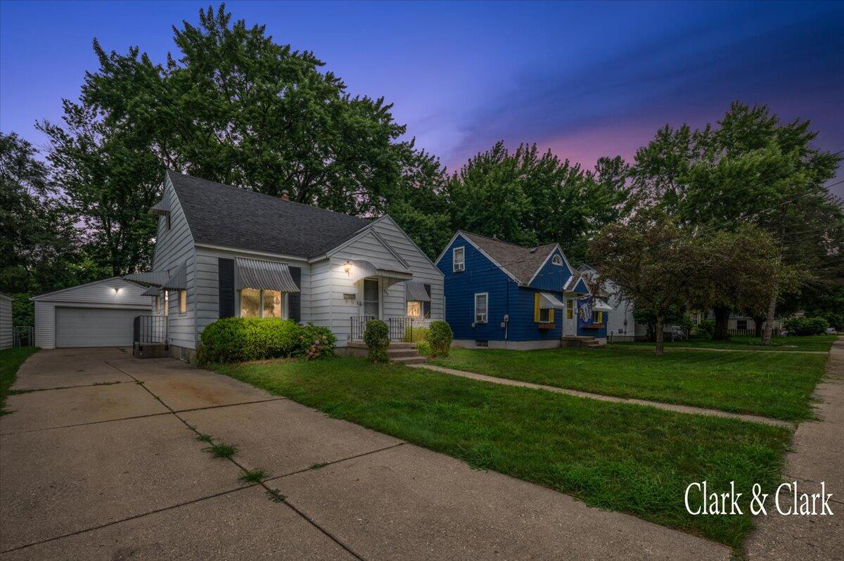 339 Eola Street SE