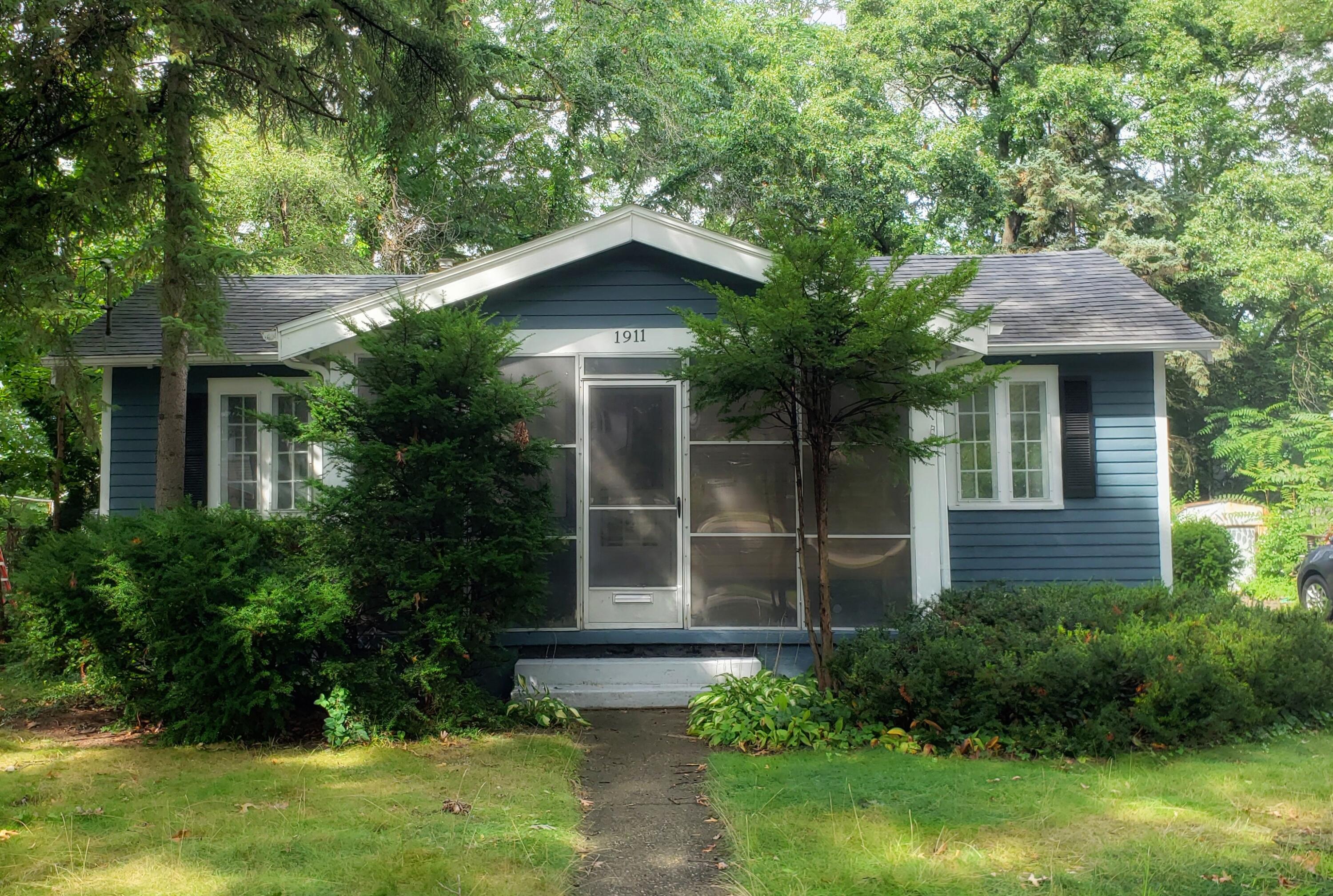 1911 Newark Avenue SE