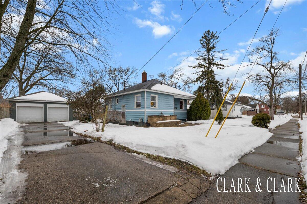 1719 Huizenga Street