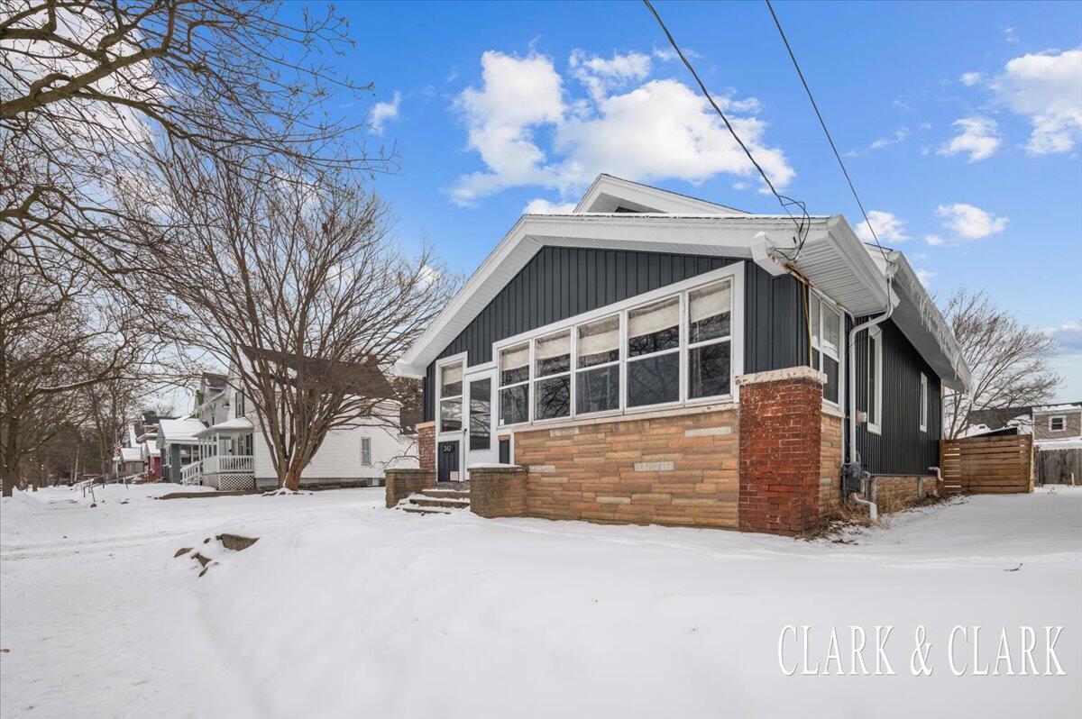 242 John Ball Park Drive SW