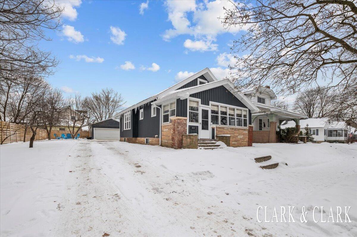 242 John Ball Park Drive SW