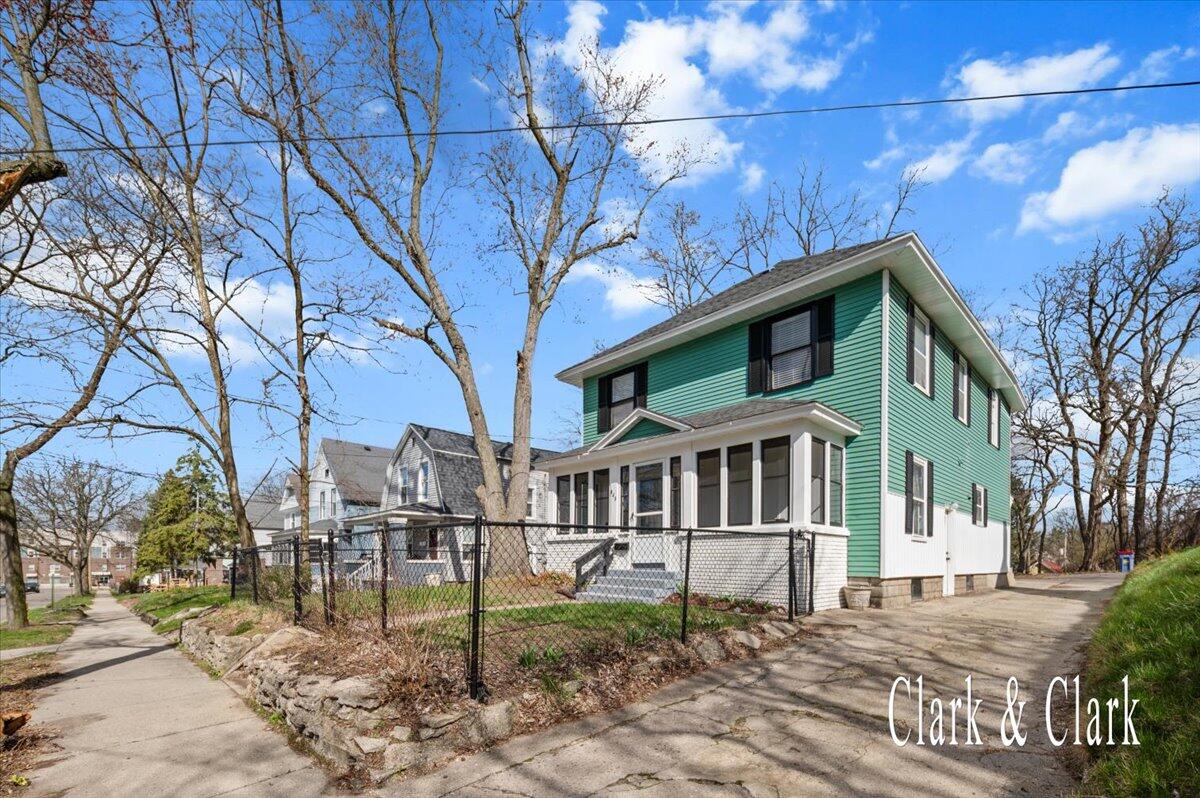 849 Dunham Street SE