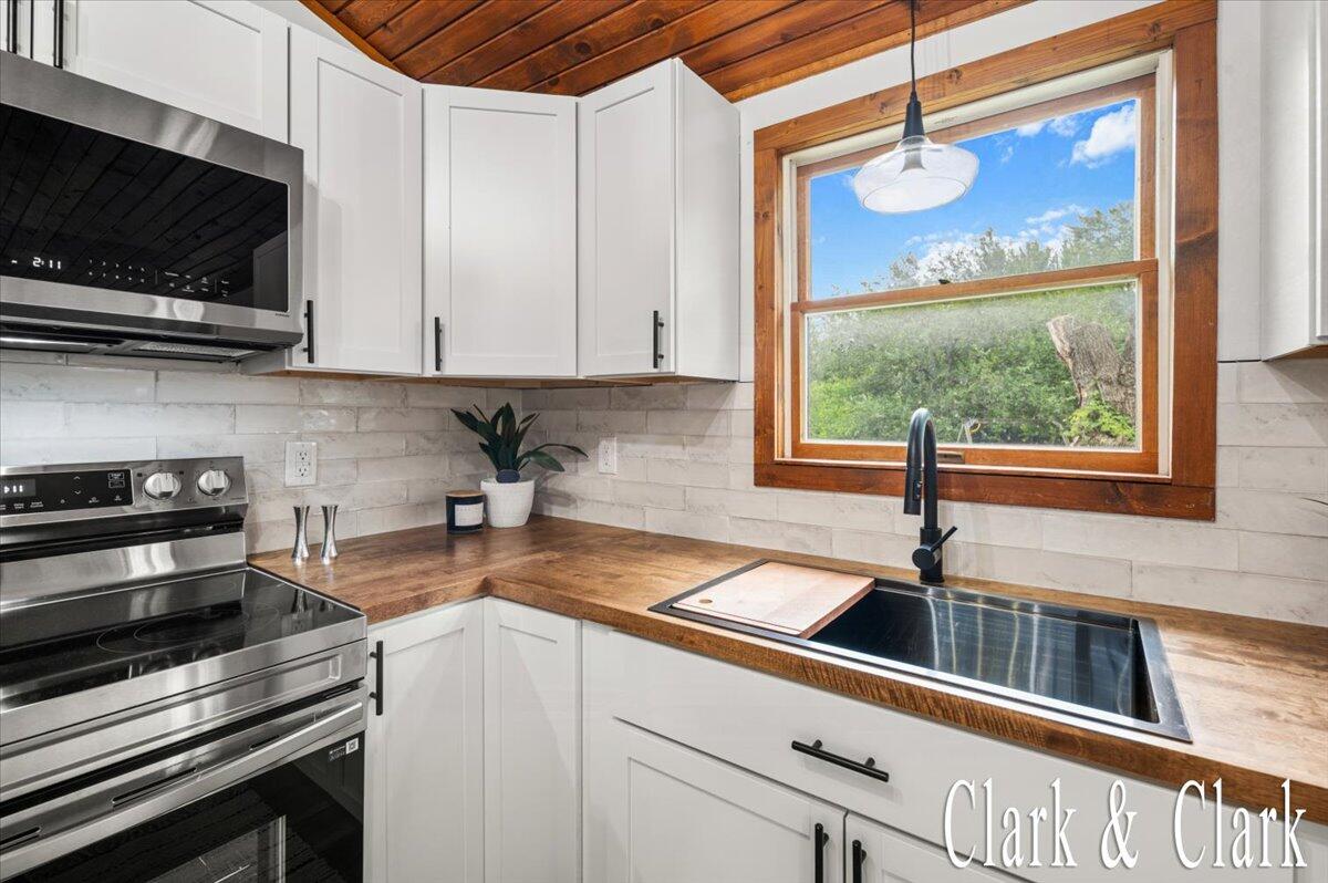 139 W Grand Ledge Highway