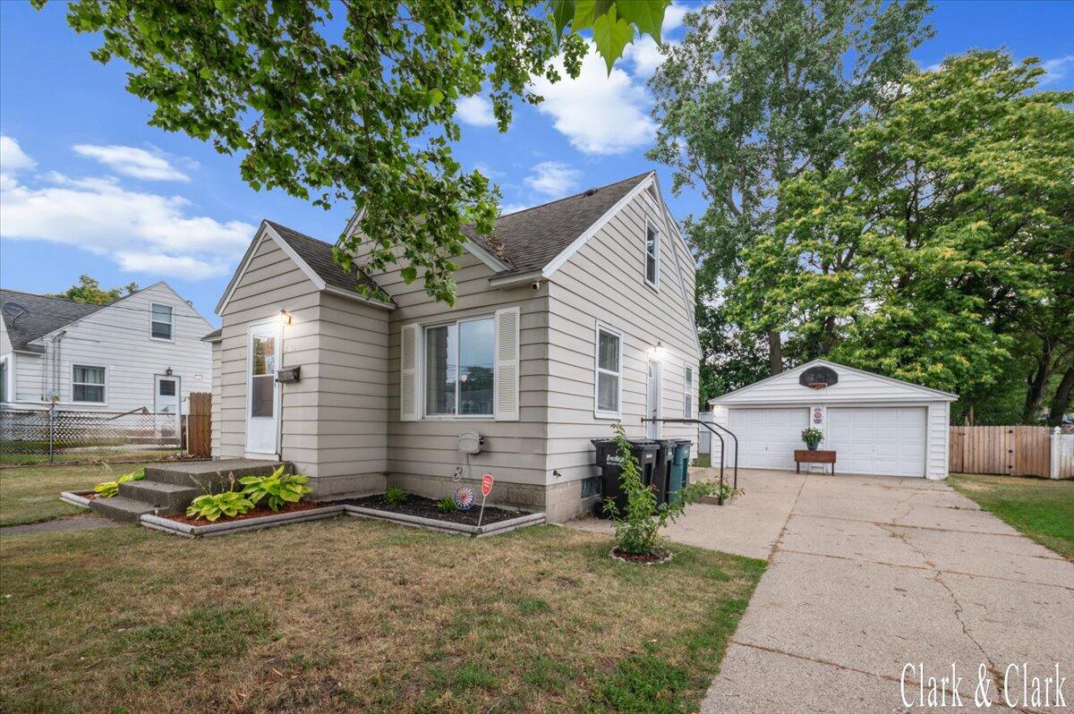 3156 Woodward Avenue SW