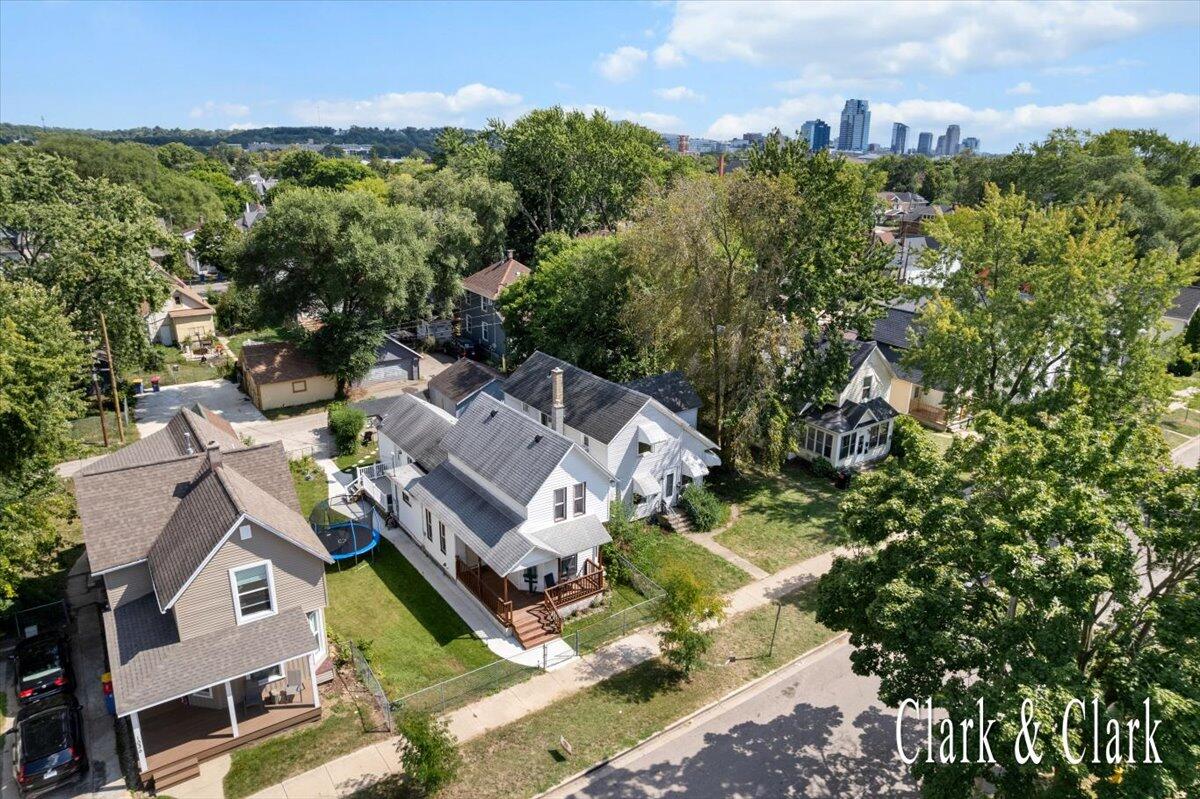 1032 Jennette Avenue NW