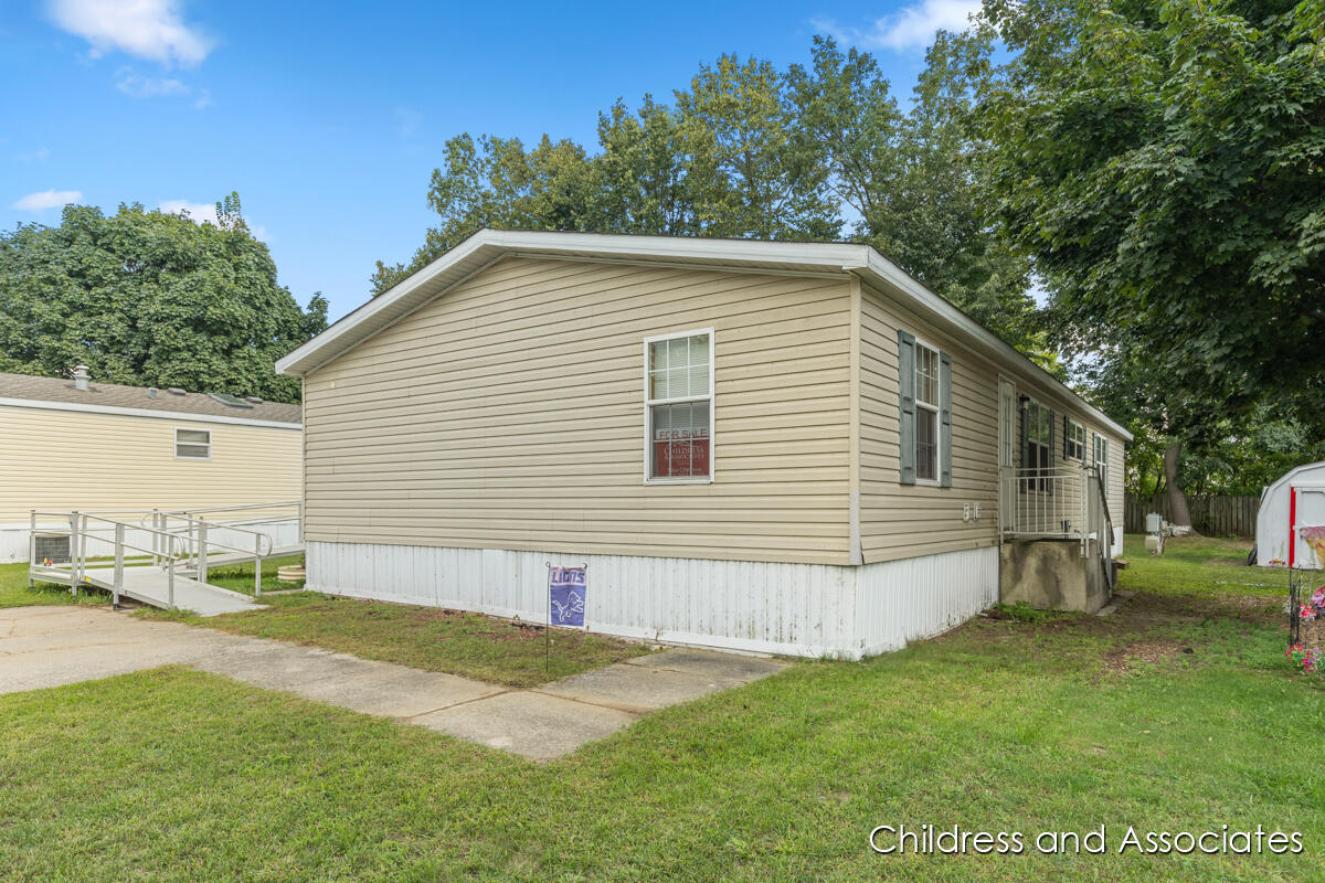 304 S Grandbrook Circle SE