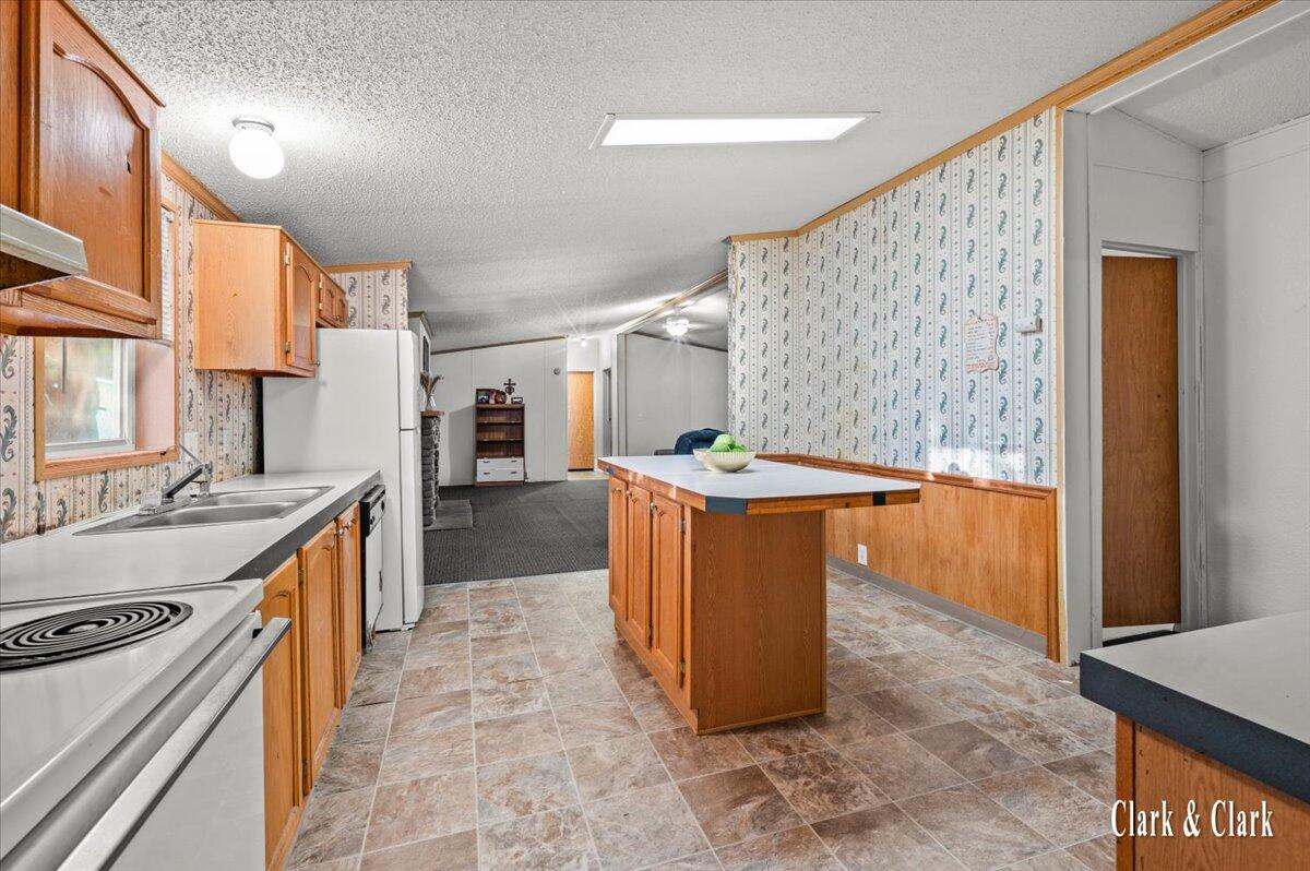 296 Kenlock Street SE