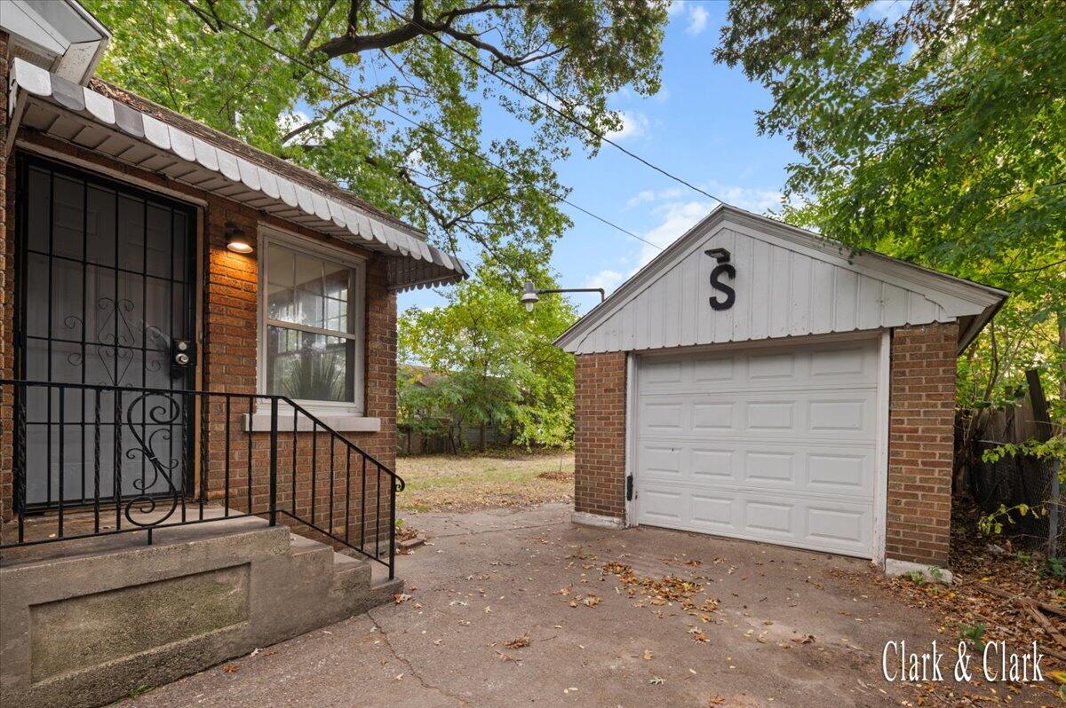 2520 Sanford Street