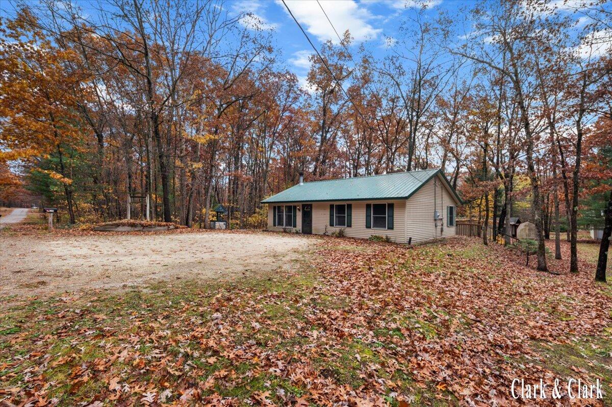 7819 E Chickasaw Trail