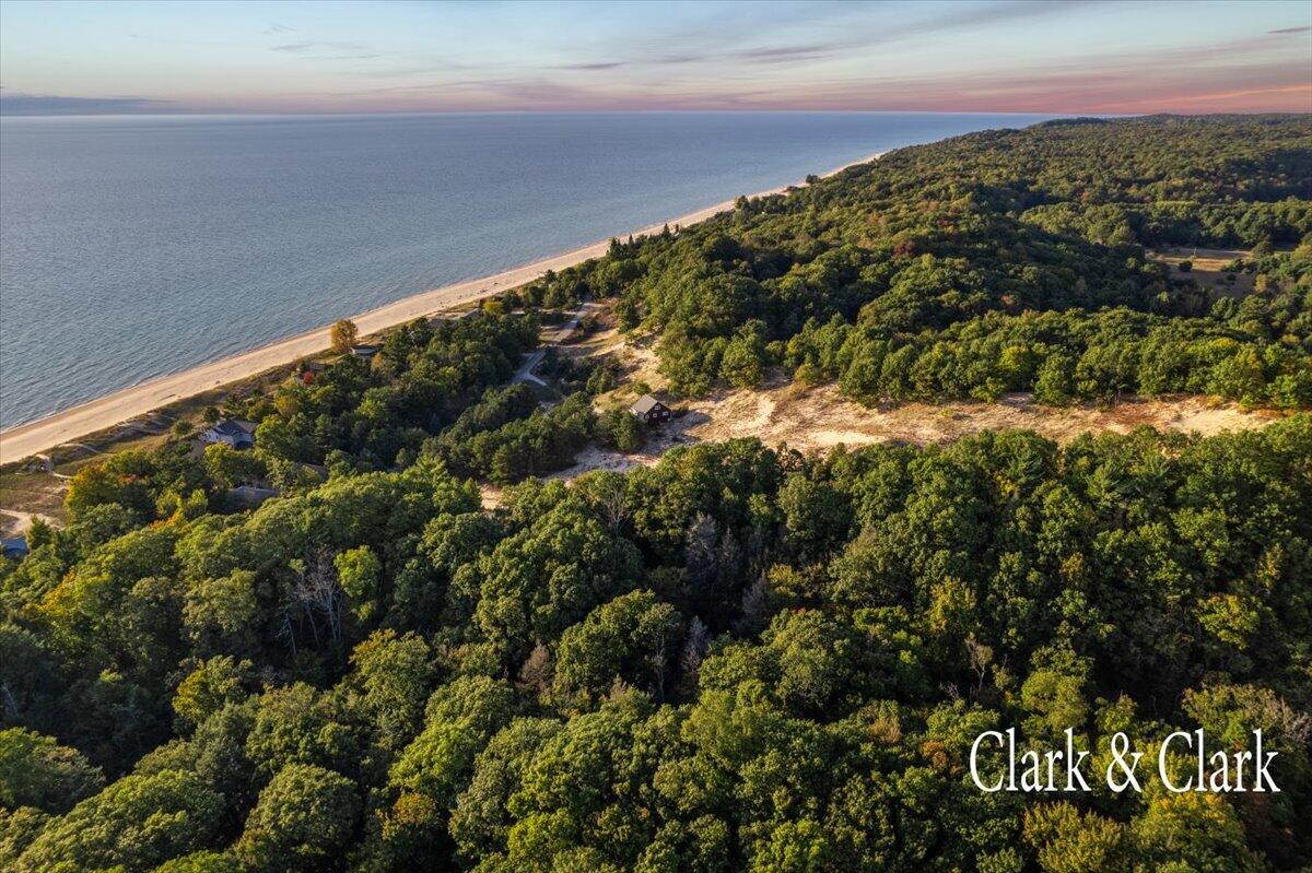 3556 Lakeview Drive