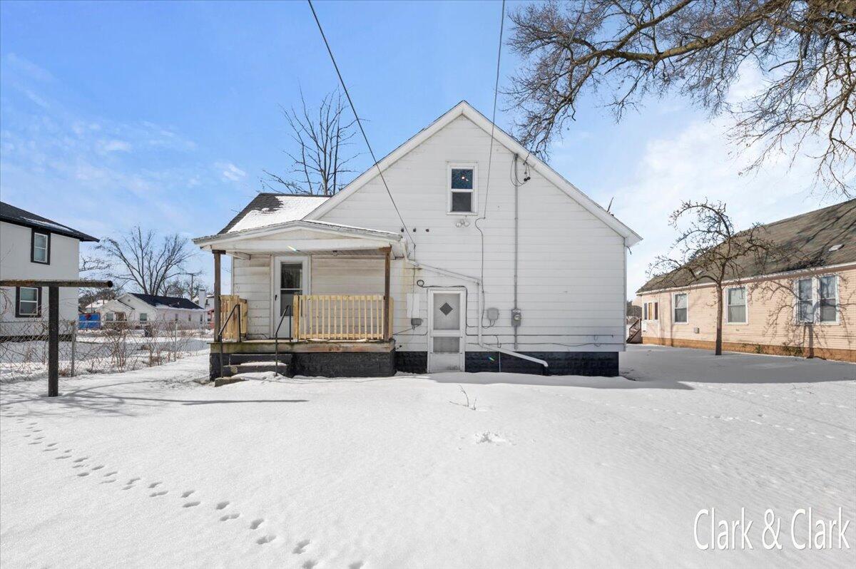 2032 Hoyt Street