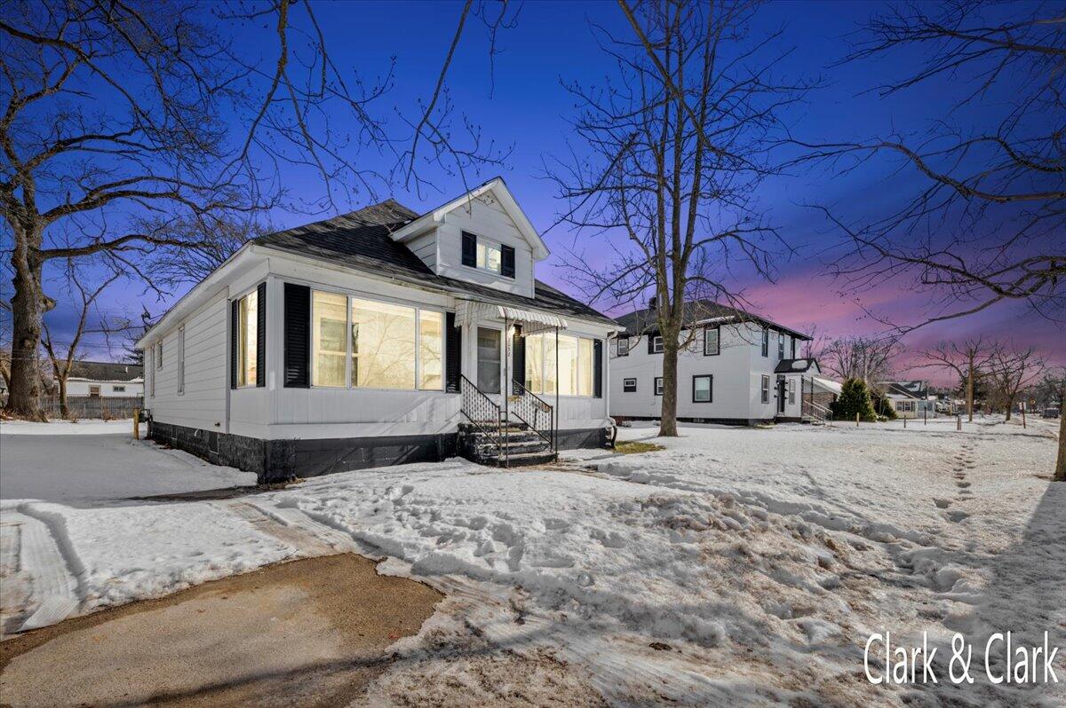 2032 Hoyt Street