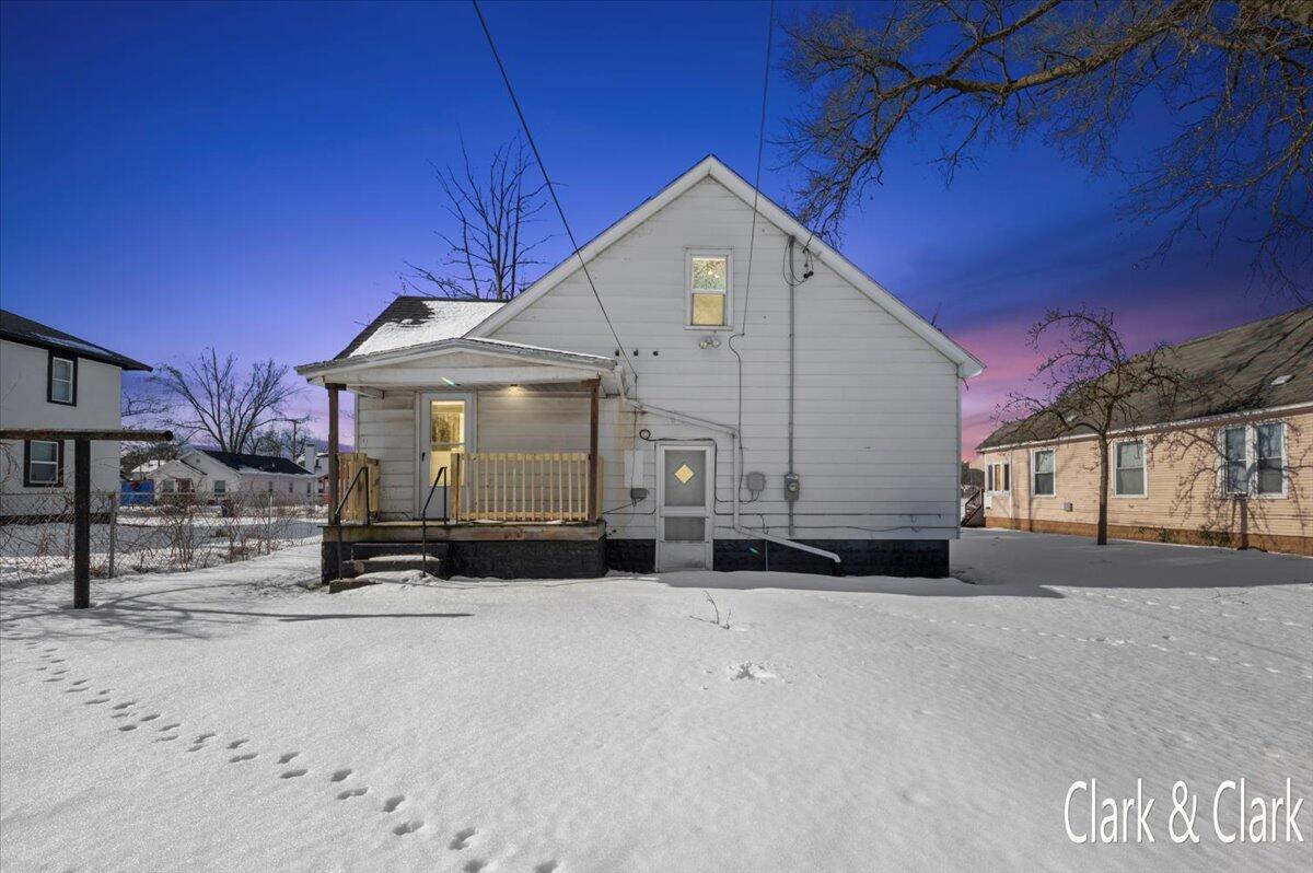 2032 Hoyt Street