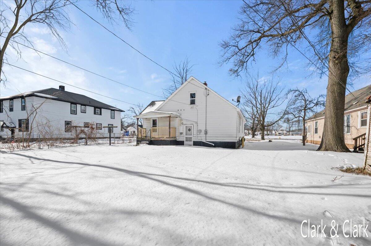 2032 Hoyt Street