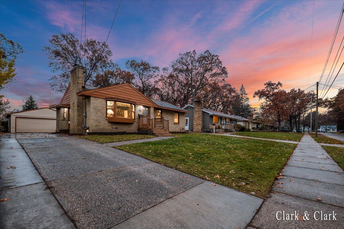 1716 Royal Oak Street