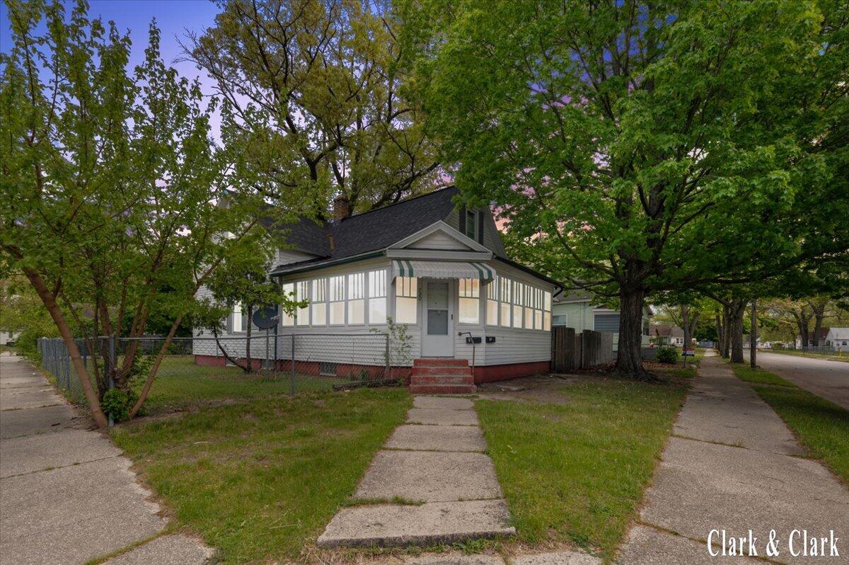 720 Hill Avenue