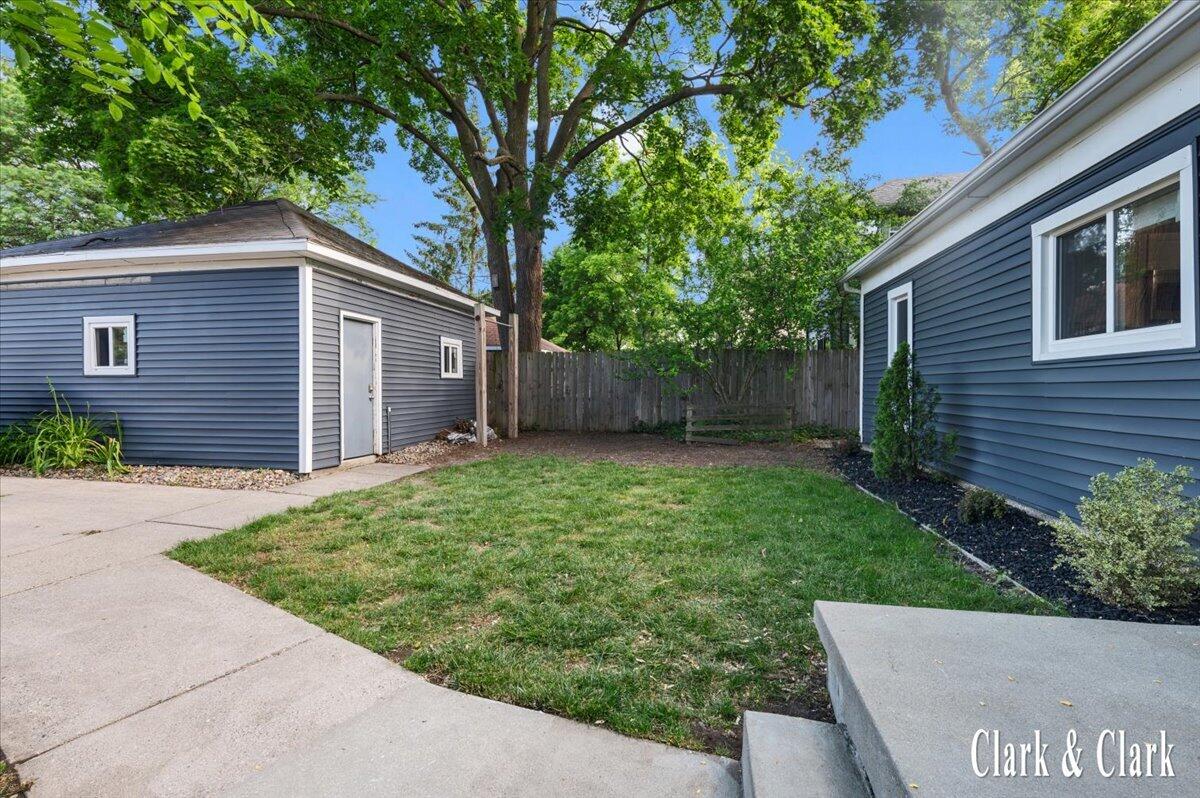 437 Rosewood Avenue