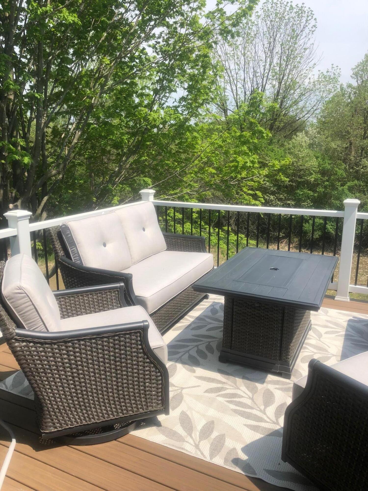 4964 Laurelwood Drive