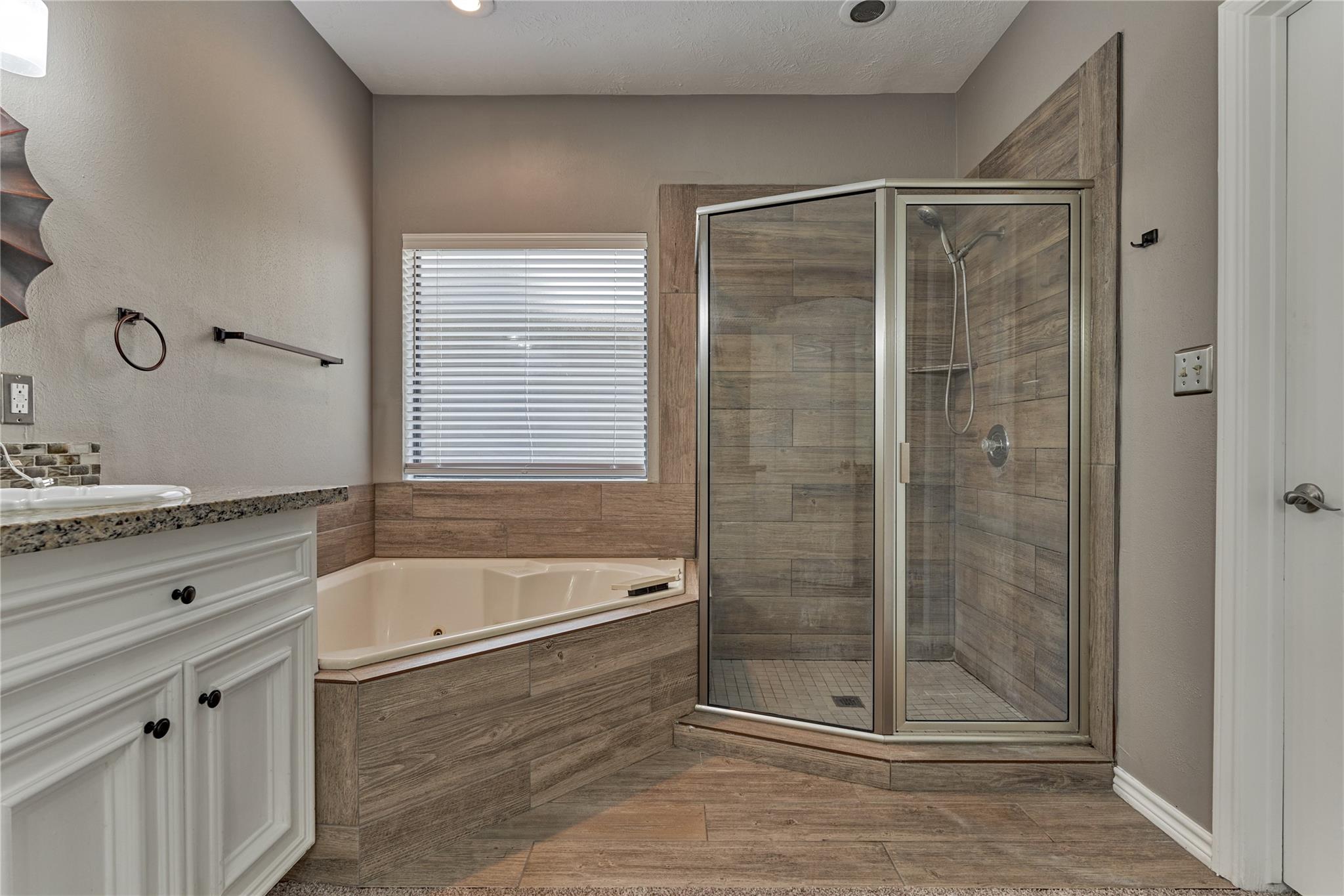 13707 Fountainview Drive