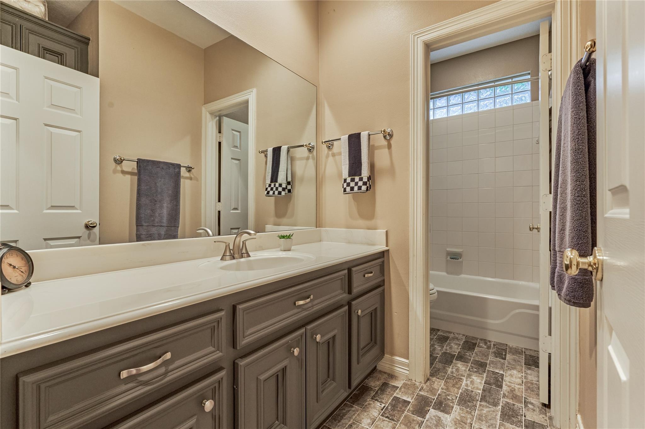 33 Winthrop Harbor N