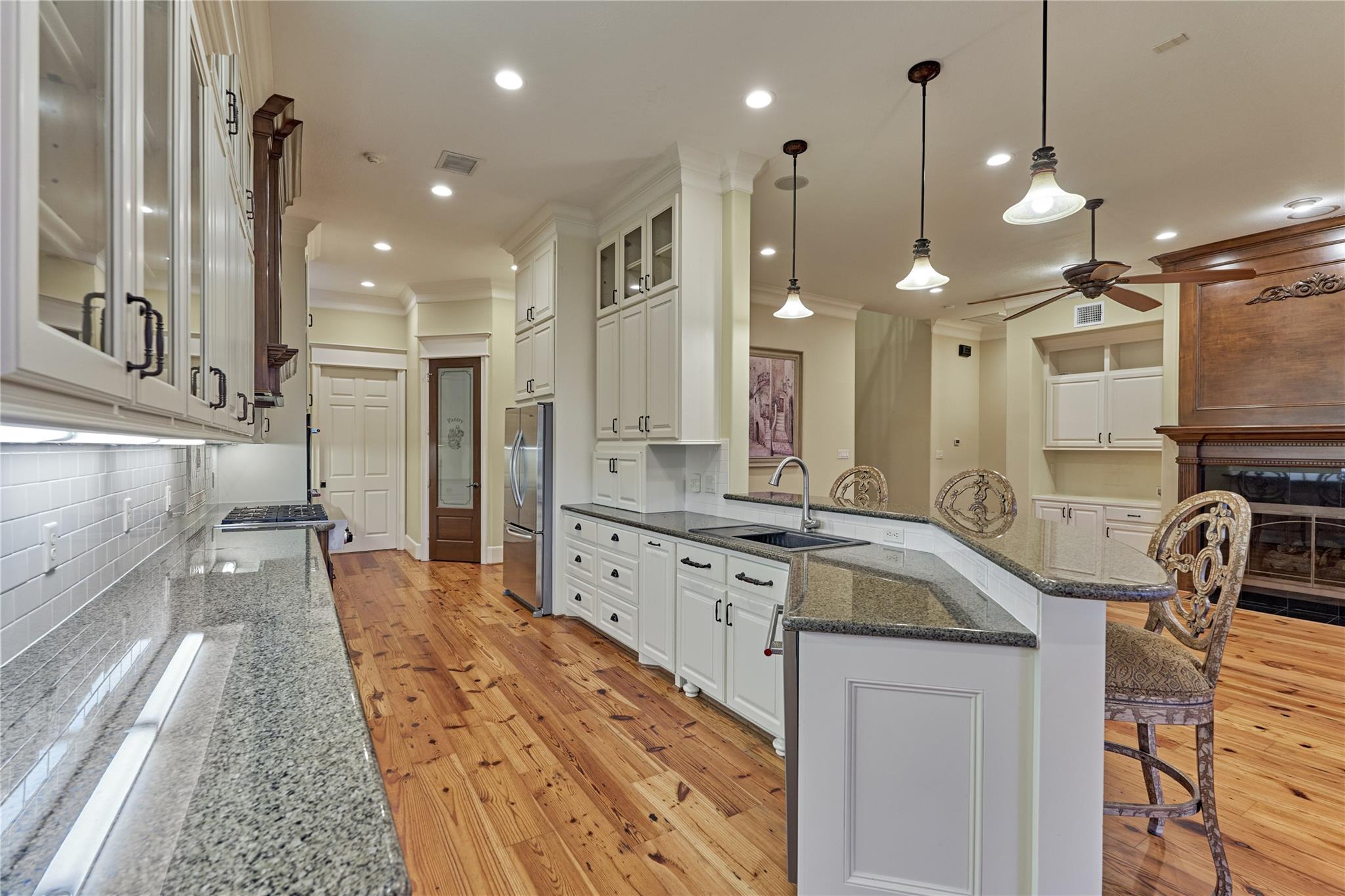 102 Winthrop Harbor S