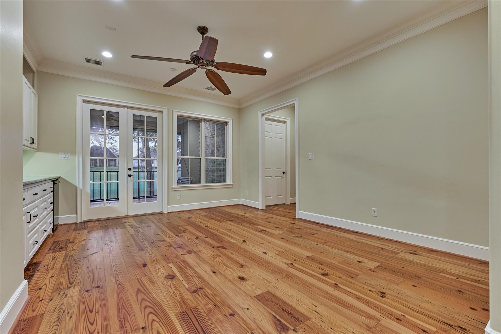 102 Winthrop Harbor S