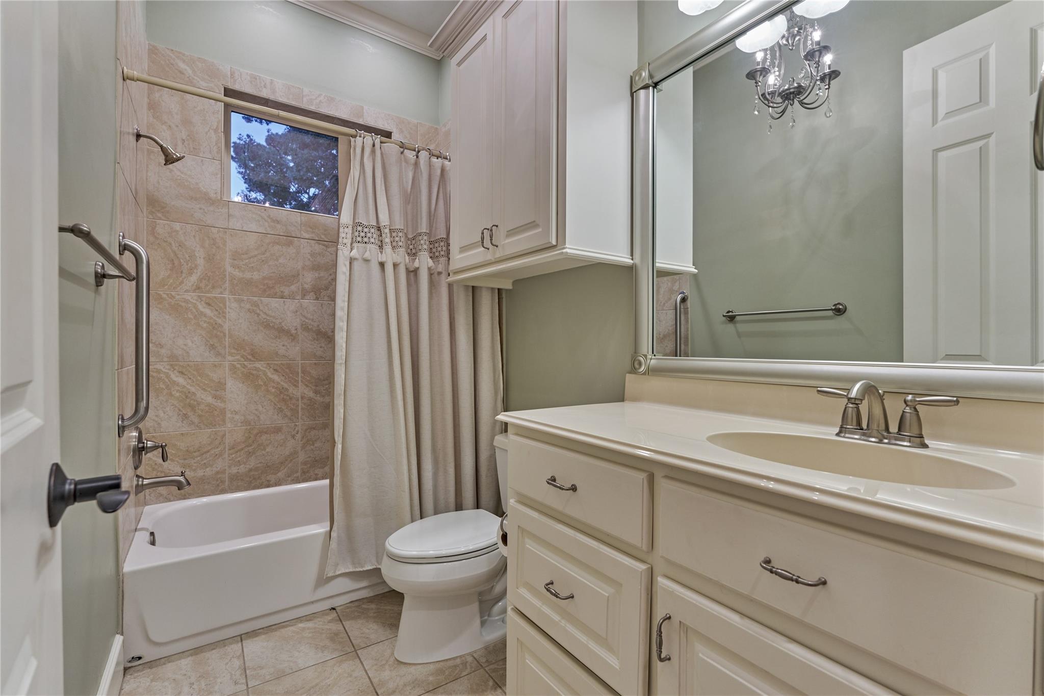 102 Winthrop Harbor S