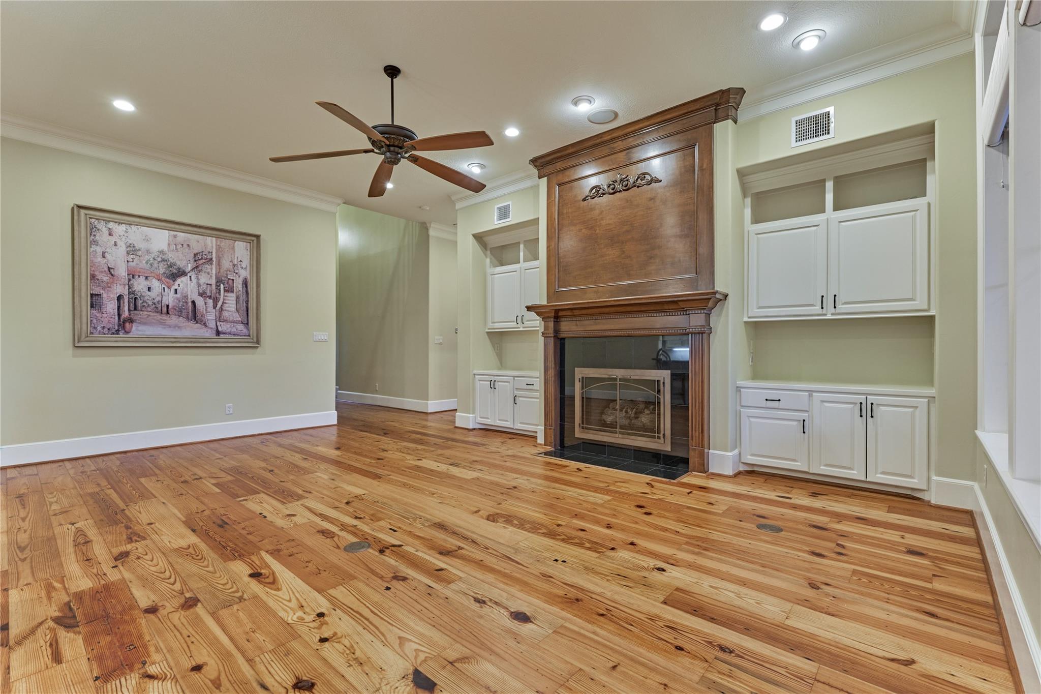 102 Winthrop Harbor S