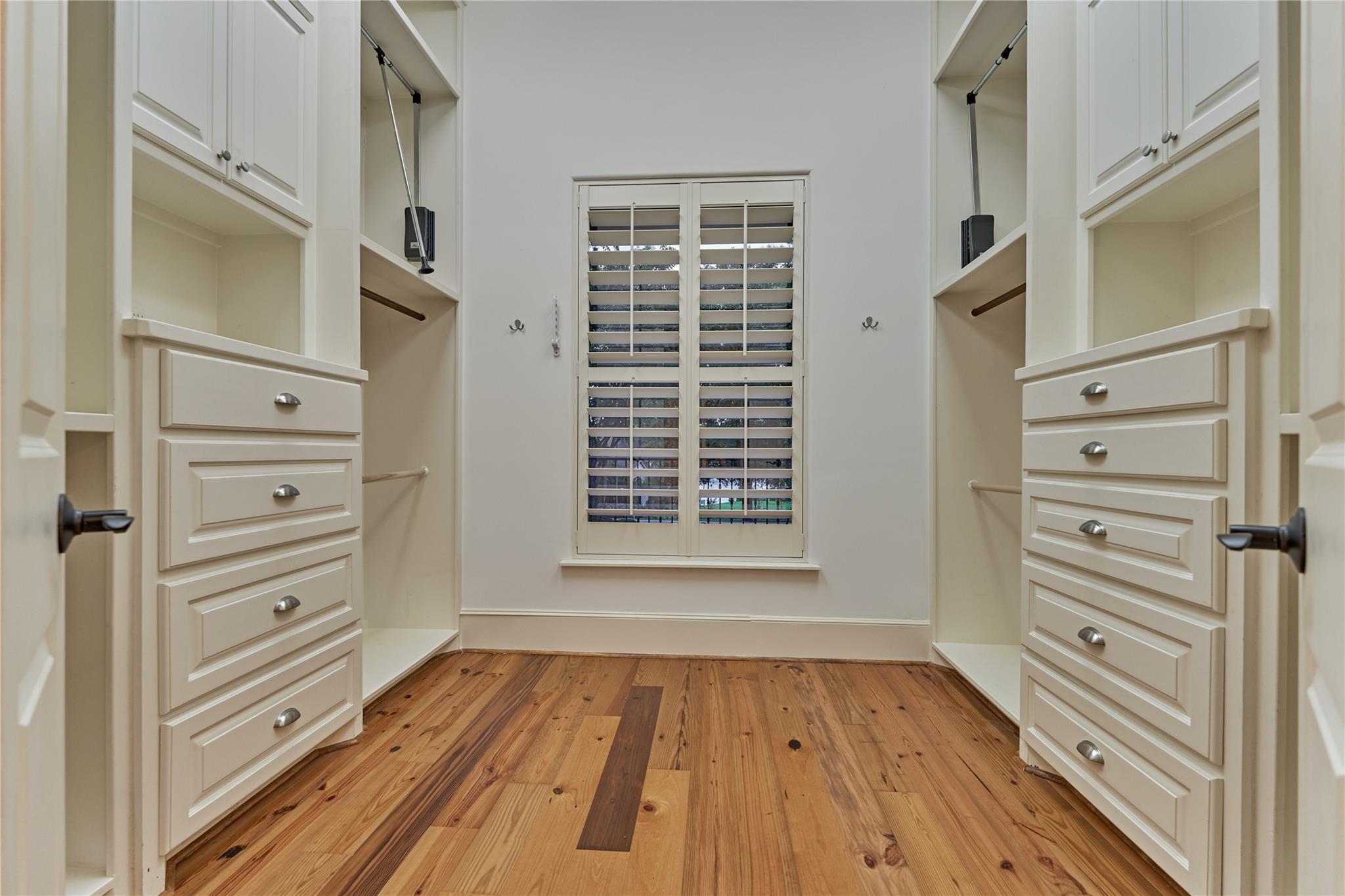 102 Winthrop Harbor S