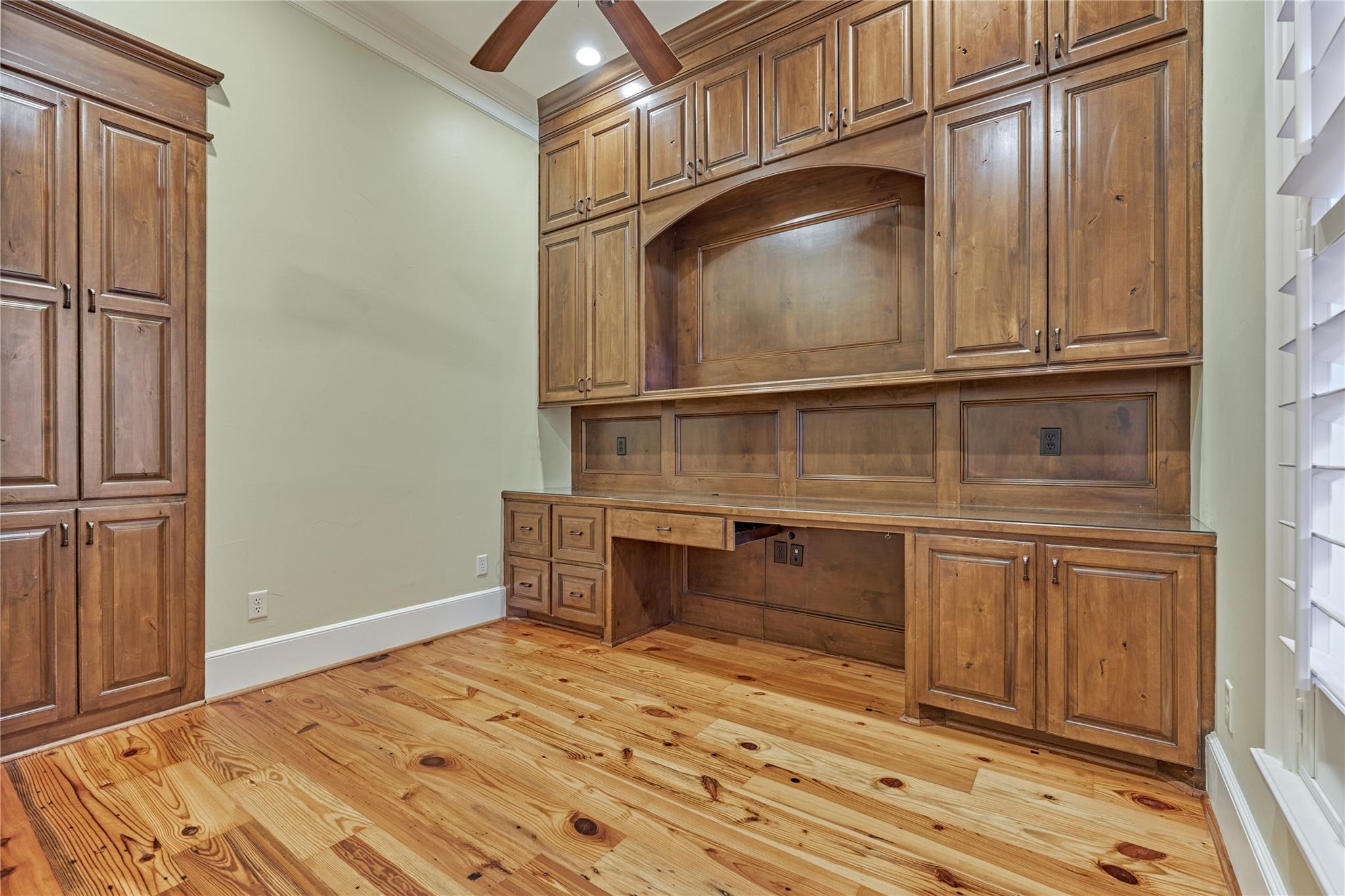 102 Winthrop Harbor S