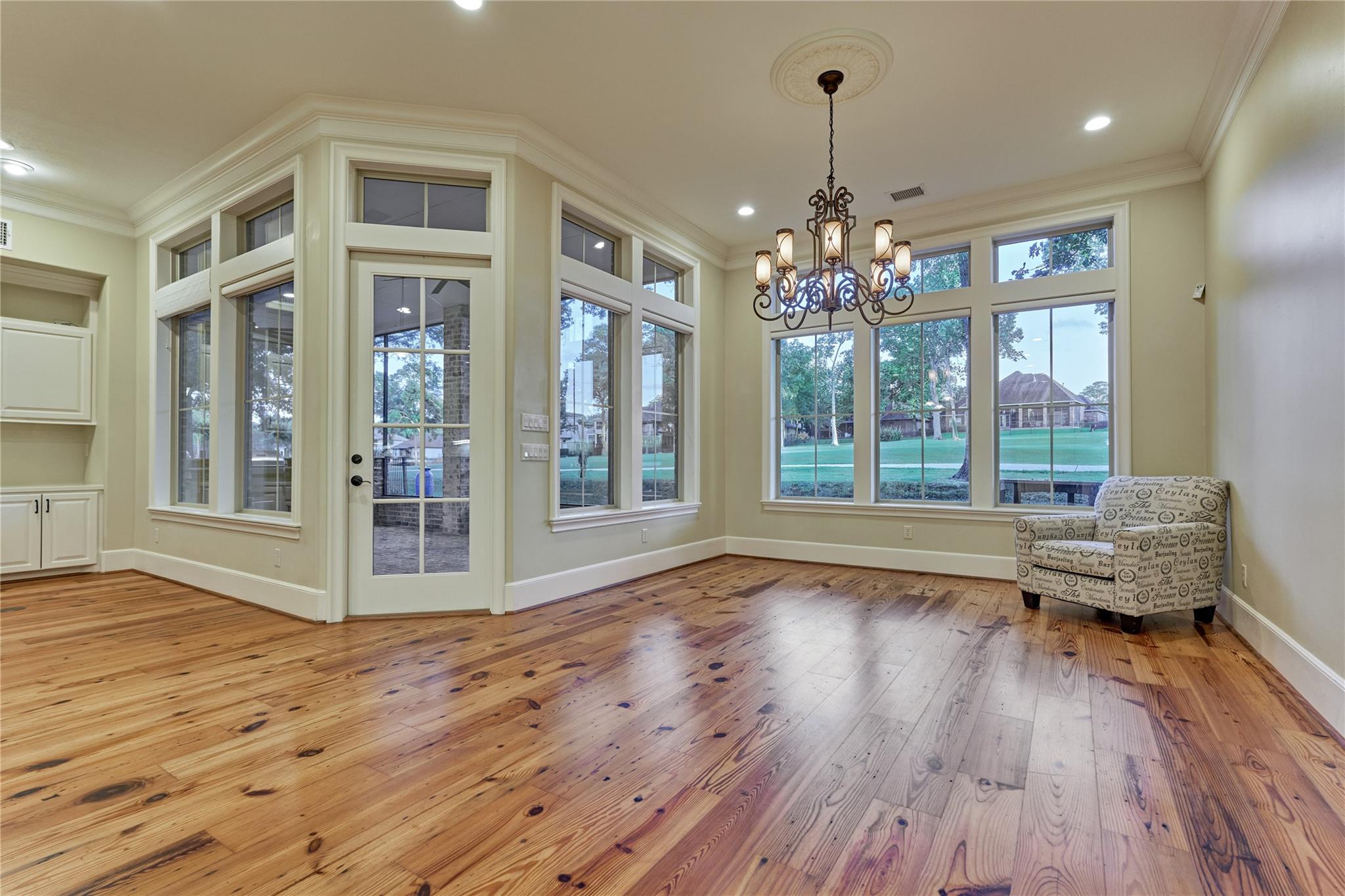 102 Winthrop Harbor S