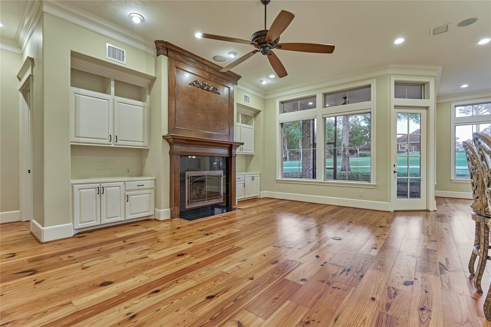 102 Winthrop Harbor S