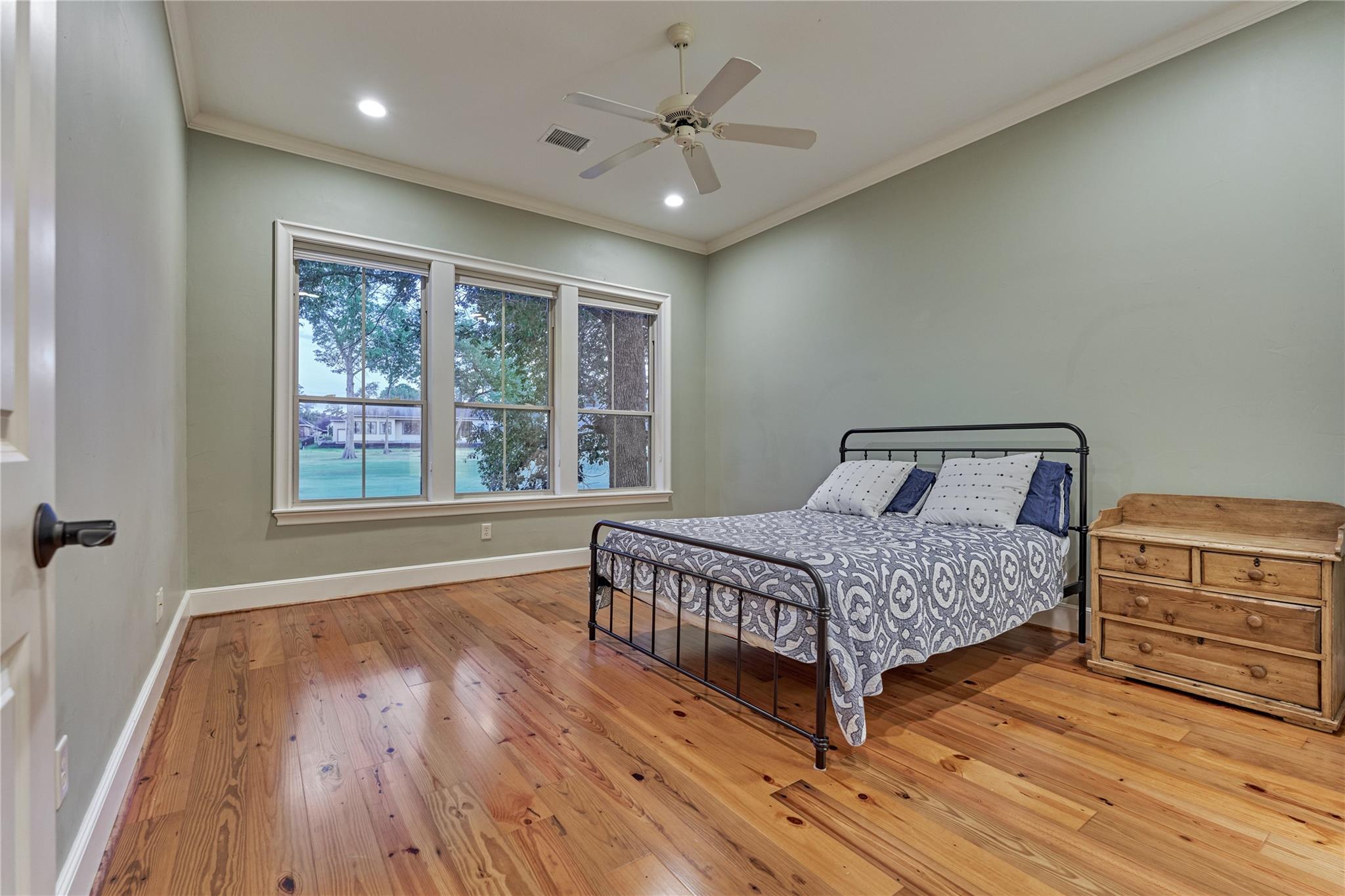 102 Winthrop Harbor S