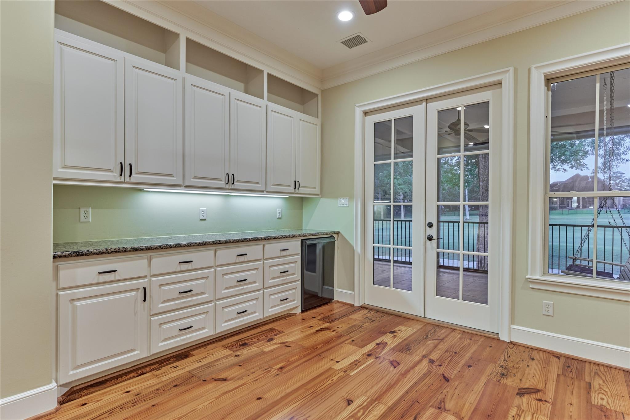 102 Winthrop Harbor S