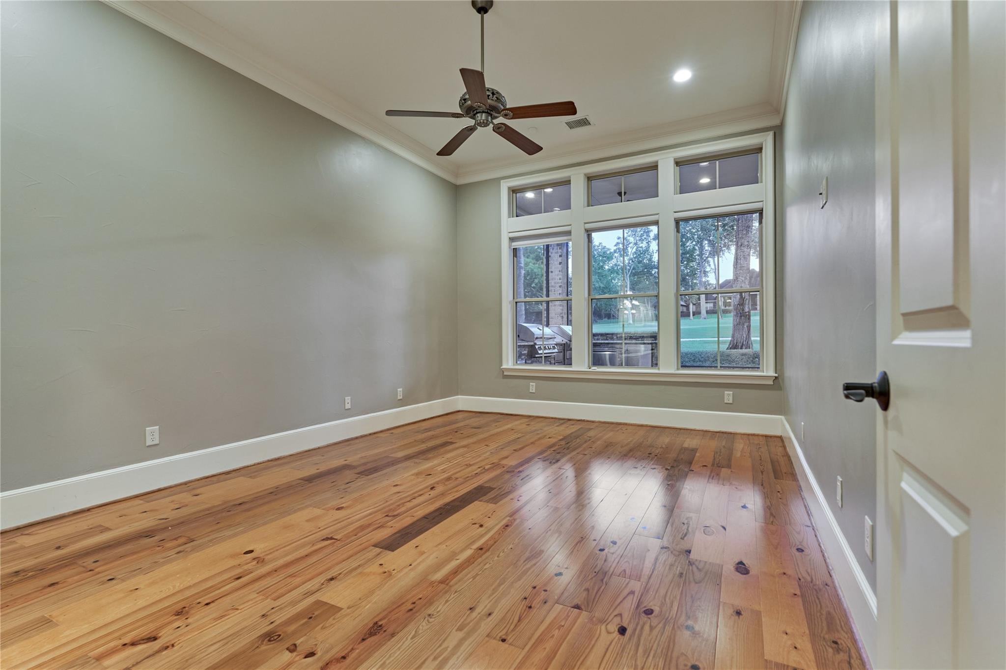 102 Winthrop Harbor S