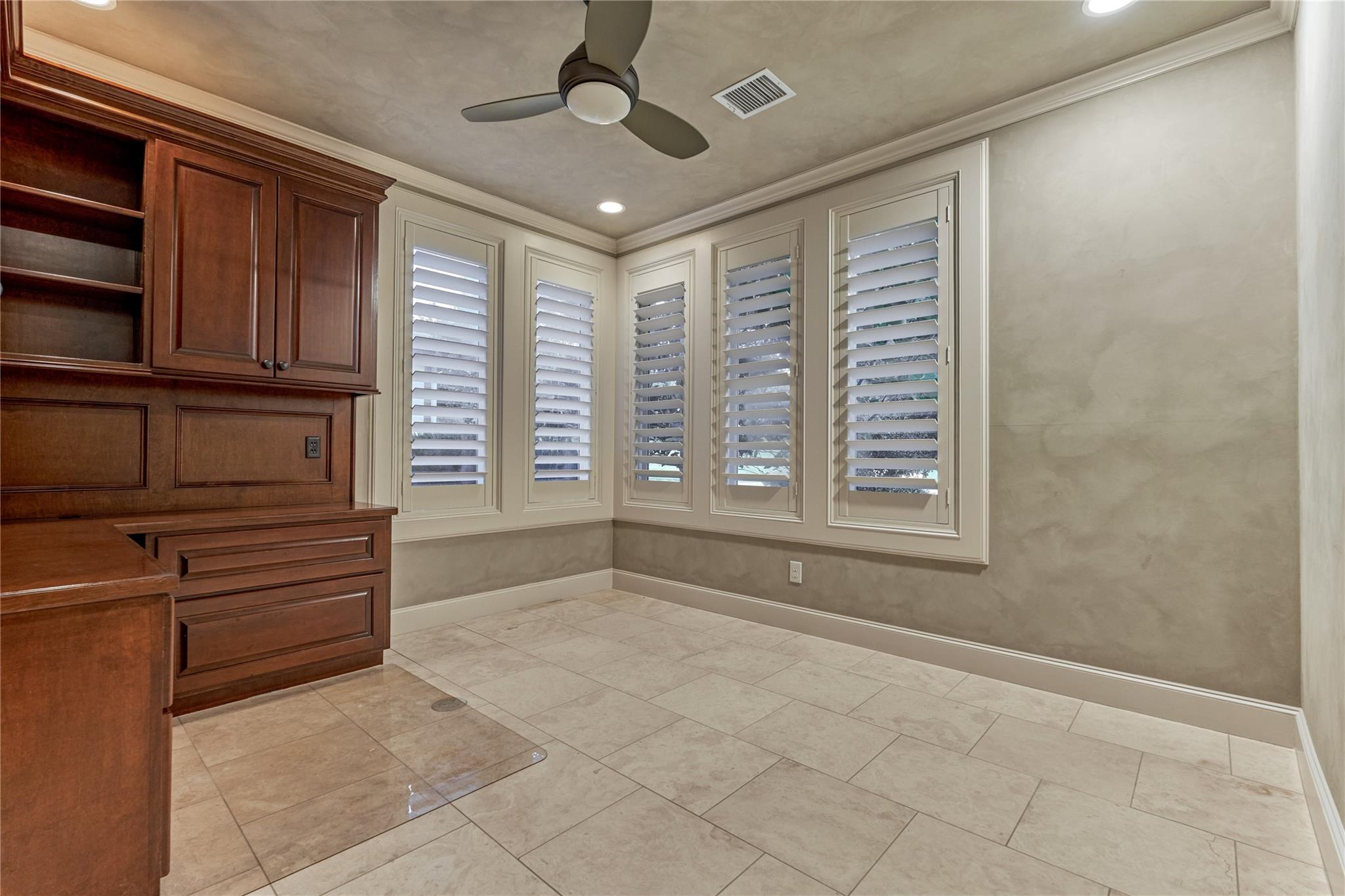 3 Edgewood Drive W
