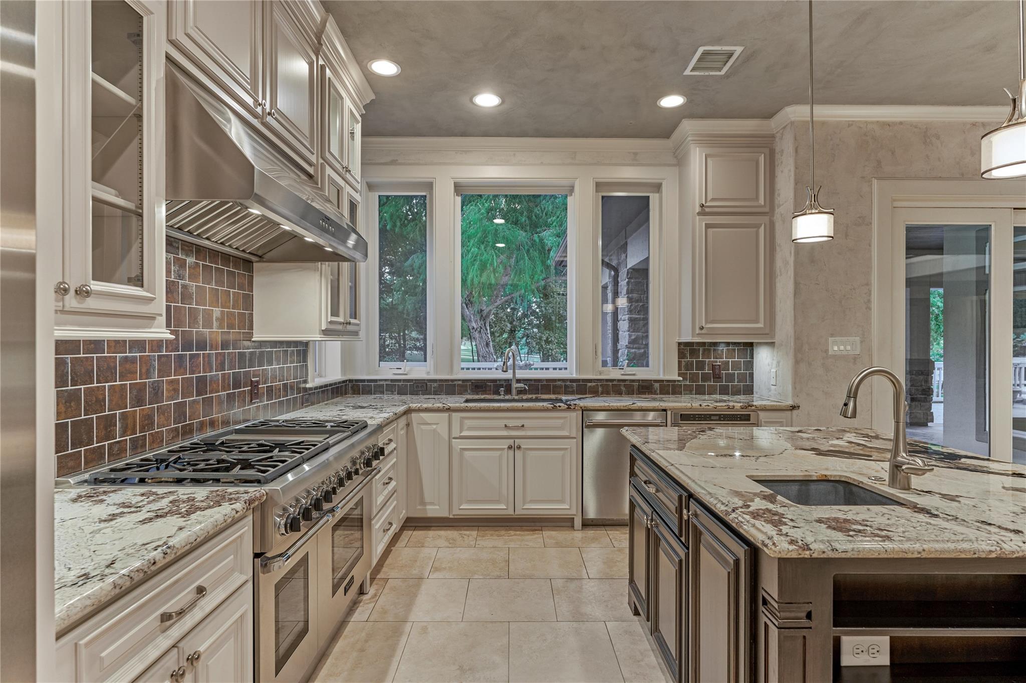 3 Edgewood Drive W