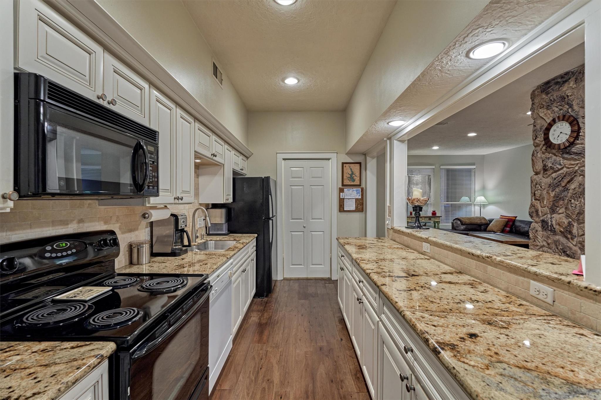 3923 Lakewood Drive