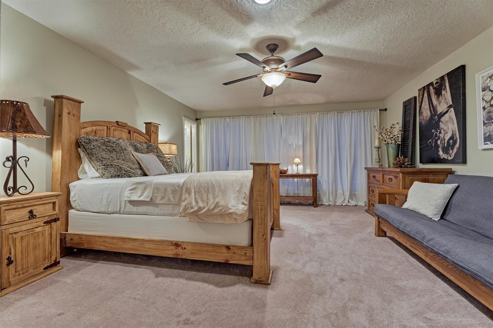 3923 Lakewood Drive